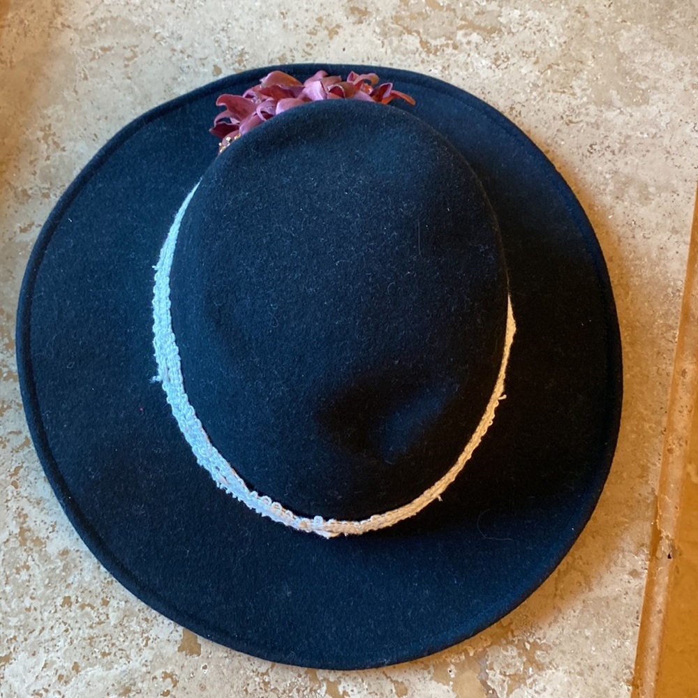 Hat🌸🌸 - Picture 3 of 4